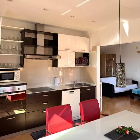 Binka 아파트 돈제페트레케인